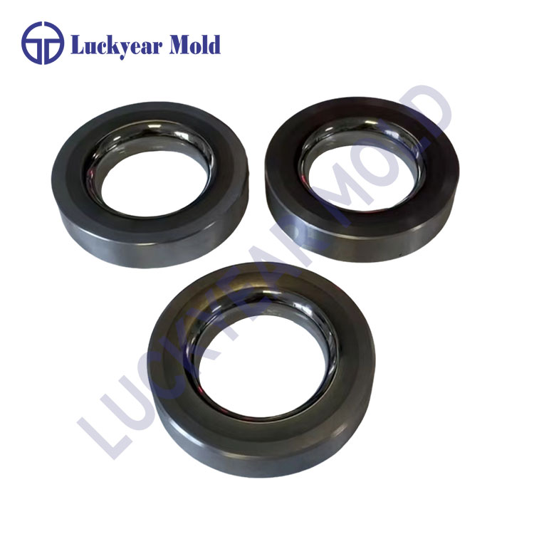 Cad iad na Tréithe atá ag Dísle Carbide?