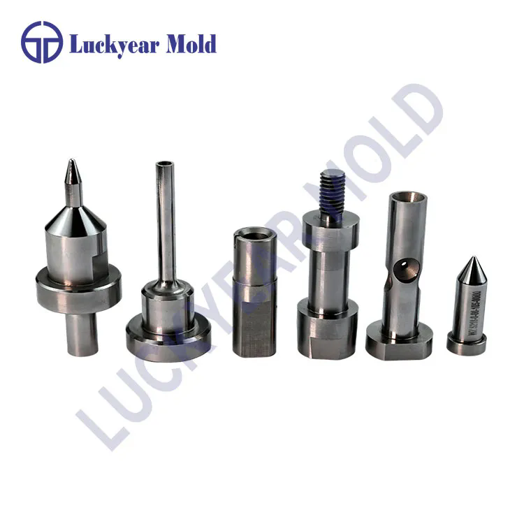 Cad iad na fachtóirí a chinneann cruinneas meaisínithe CNC?